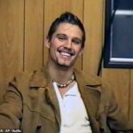 Jason Orange, 55, deixou os fãs loucos após sua aparição no primeiro teaser trailer do documentário autointitulado da Netflix do Take That, antes de sua estreia em 27 de janeiro.