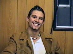 Take That é o documento da Netflix PRIMEIRA VISTA: Jason Orange, raramente visto, deixa os fãs loucos com sua aparição surpresa, enquanto o atrevido Robbie Williams brinca que o grupo beijou ‘de uma maneira masculina’ antes de cada show Jason Orange, 55, deixou os fãs loucos após sua aparição no primeiro teaser trailer do documentário autointitulado da Netflix do Take That, antes de sua estreia em 27 de janeiro.