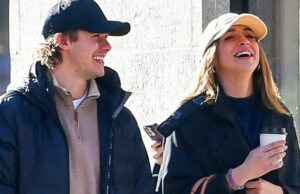 Tate McRae e a estrela da NHL Jack Hughes se aconchegam em uma caminhada em Nova York após o jogo do Devils Tate-McRae-NHL-Jake-Hughes-SUB-1