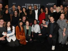 Taylor Swift faz aparição surpresa na exibição de documentários emocionais Travis Kelce Taylor Swift se beija nos bastidores do trailer da Eras Tour