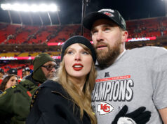 Taylor Swift lê em voz alta uma carta romântica de Travis Kelce no documento ‘Eras Tour’. O que diz Taylor Swift comemora com Travis Kelce #87 do Kansas City Chiefs depois de derrotar o Buffalo Bills por 32-29 no AFC Championship Game no GEHA Field no Arrowhead Stadium em 26 de janeiro de 2025 em Kansas City, Missouri.