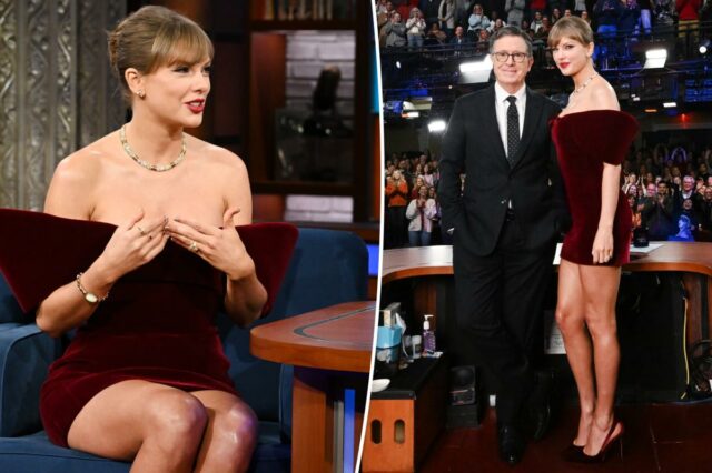 Taylor Swift visita 'The Late Show With Stephen Colbert' em minivestido de veludo marrom

