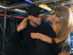 Taylor e Travis compartilham telefonema íntimo em séries documentais: ‘Eu te amo tanto’ A arte principal de Taylor Swift: The End of an Era do Disney+