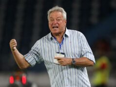 Técnico brasileiro Abel Braga pede desculpas por comentário homofóbico sobre camisas rosa de treino Técnico brasileiro Abel Braga pede desculpas por comentário homofóbico sobre camisas rosa de treino