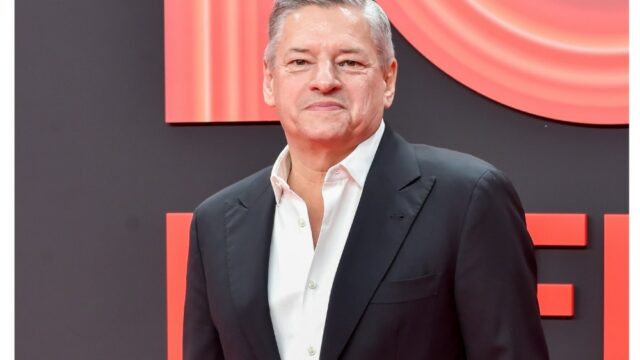 Ted Sarandos faz aparição surpresa no Canal + para aliviar Ted Sarandos faz aparição surpresa no Canal + para aliviar as preocupações francesas sobre o acordo da Warner Bros.: 'Pretendemos apoiar' o teatro