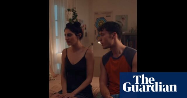 Televisão em petiscos: a ascensão da indústria bilionária do microdrama
