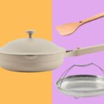 Blue Always Pan com tampa, espátula de madeira e cesto para cozimento a vapor.