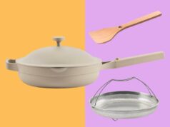 Tem dinheiro neste Natal? Gaste no Always Pan 2.0 – menos de US$ 99 Blue Always Pan com tampa, espátula de madeira e cesto para cozimento a vapor.