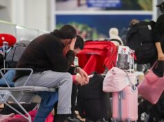 Tempestades de neve nos EUA causam milhares de atrasos e cancelamentos de voos Centenas de voos foram cancelados nos principais aeroportos de Nova York quando uma significativa tempestade de inverno atingiu a cidade e regiões vizinhas.
