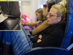 Tendência viral que oferece posição confortável para dormir em aviões desperta preocupações de segurança Tendência viral que oferece posição confortável para dormir em aviões desperta preocupações de segurança