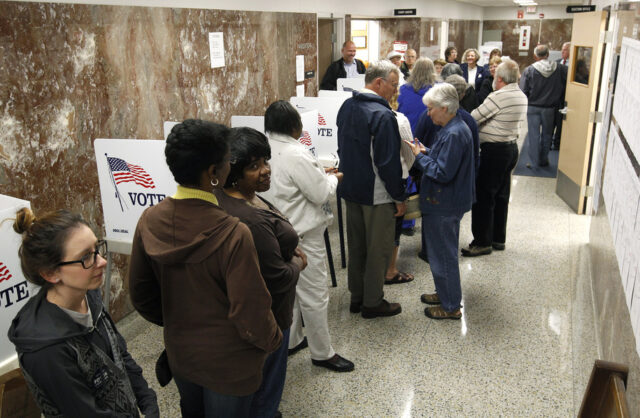 Desenho animado de Mike Luckovich