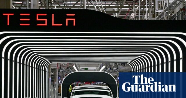Tesla publica previsões de analistas sugerindo que as vendas devem cair
