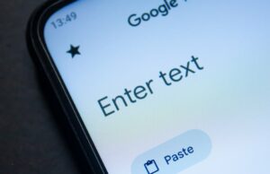 Testei a nova tradução ao vivo do Google com AirPods e realmente funciona bem Testei a nova tradução ao vivo do Google com AirPods e realmente funciona bem