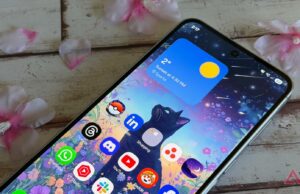 Testei todos os lançamentos da Samsung em 2025 e apenas um realmente me impressionou Samsung Galaxy A56 com alguns ícones ao lado