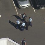 Testemunhas relatam vários tiros fora do shopping center de Sydney