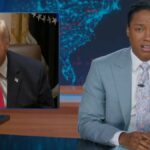 'The Daily Show' assa Trump como 'Drone Strike Santa' após ameaça estranhamente específica para narcoterroristas | Vídeo