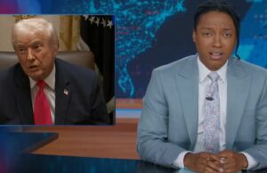 ‘The Daily Show’ assa Trump como ‘Drone Strike Santa’ após ameaça estranhamente específica para narcoterroristas | Vídeo 'The Daily Show' assa Trump como 'Drone Strike Santa' após ameaça estranhamente específica para narcoterroristas | Vídeo