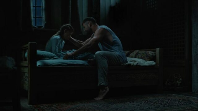 Thor de Chris Hemsworth estrela no segundo teaser de 'Vingadores: Thor de Chris Hemsworth estrela no segundo teaser de 'Vingadores: Dia do Juízo Final', orando pela segurança da filha antes de mais uma batalha