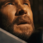 Thor leva a sério em 'Vingadores: Dia do Juízo Final' depois que Chris Hemsworth criticou o super-herói que se tornou 'muito bobo' no MCU: 'Eu me tornei uma paródia de mim mesmo'