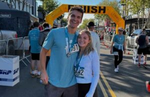 TikTokers Abby e Matt Howard revelam conta de hospital de US$ 35 mil após aborto espontâneo TikToker-Abby-Howard-Tearfully-Reveals-How-She-Aprendeu-Sobre-Aborto-Promo