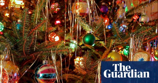 Tinsel e Home Alone voltam à moda enquanto TikTok busca conforto no Natal dos anos 90
