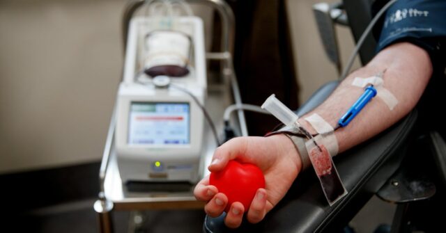 Tiroteio em Bondi Beach: como doar sangue e lista de Primeiro-ministro de NSW, Chris Minns.