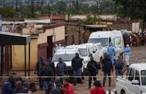Tiroteio em taverna na África do Sul: o que sabemos depois de pelo menos 9 mortos Tiroteio em taverna na África do Sul: o que sabemos depois de pelo menos 9 mortos