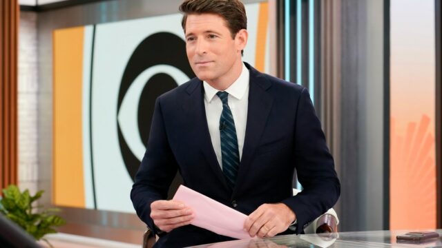 Tony Dokoupil é o mais recente no crescente desfile de Tony Dokoupil é o mais recente no crescente desfile de âncoras do 'CBS Evening News'