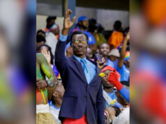 Torcedor da República Democrática do Congo faz ‘pose de Lumumba’ para partida completa da AFCON Torcedor da República Democrática do Congo faz 'pose de Lumumba' para partida completa da AFCON