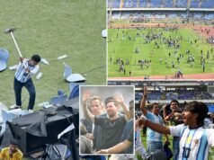 Torcedores de futebol furiosos destroem estádio e campo de tempestade após a breve aparição de Lionel Messi em cena caótica Torcedores de futebol furiosos destroem estádio e campo de tempestade após a breve aparição de Lionel Messi em cena caótica