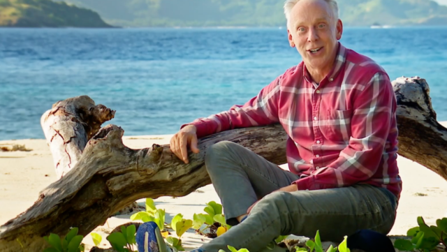 Trailer de 'Survivor' 50 apresenta cameos de celebridades, Jeff Probst competindo (?!) e Mike White com a provocação perfeita: 'High School Reunion Meets Massacre'
