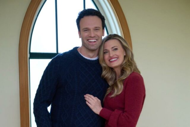 Transmita ou ignore: 'Oi para o mundo!' no Hallmark Channel, no qual as religiões cristã e judaica se reúnem para uma temporada especial de férias cheia de música, comunidade e amor
