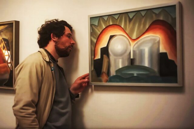 Transmita ou ignore: 'The Mastermind' no Mubi, em que Josh O'Connor e Kelly Reichardt se unem para uma comédia de assalto brilhantemente discreta
