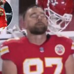 Azeez Al-Shaair #0 do Houston Texans intercepta um passe destinado a Travis Kelce #87 do Kansas City Chiefs durante o quarto período no Arrowhead Stadium em 7 de dezembro de 2025 em Kansas City, Missouri.