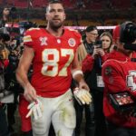 Travis Kelce sobe na lista de recepções de todos os tempos da NFL enquanto pensa em se aposentar