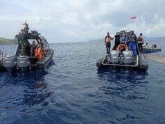 Treinador de futebol e crianças desaparecidas após barco turístico afundar na Indonésia Treinador de futebol e crianças desaparecidas após barco turístico afundar na Indonésia