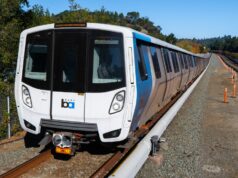 Trem BART desativado atrasa temporariamente o serviço no sábado Trem BART desativado atrasa temporariamente o serviço no sábado