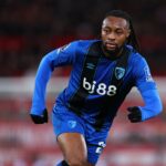 Antoine Semenyo jogando contra o Manchester United