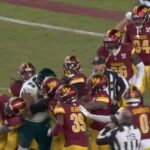 Uma briga entre jogadores do Philadelphia Eagles e do Washington Commanders.