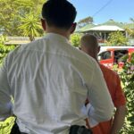 Várias armas foram apreendidas durante buscas nos bens do homem.