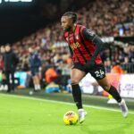 Alex Scott treinando para o Bournemouth