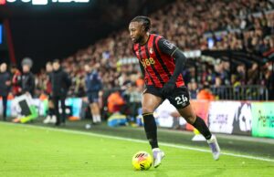 Trio do Bournemouth enfrenta testes contra o Man Utd antes da janela de transferências de janeiro Alex Scott treinando para o Bournemouth