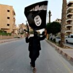 As forças dos EUA desencadearam uma onda de ataques aéreos contra o ISIS na Síria na sexta-feira