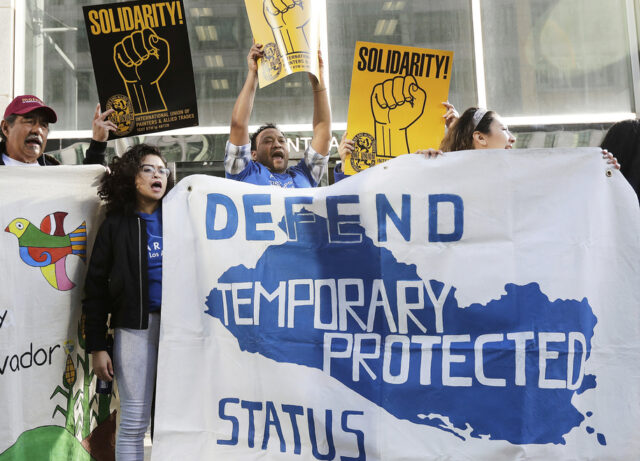 A secretária de Segurança Interna, Kristi Noem, comparece perante o Comitê de Segurança Interna da Câmara no Capitólio, em Washington, quinta-feira, 11 de dezembro de 2025. (AP Photo / Mark Schiefelbein)