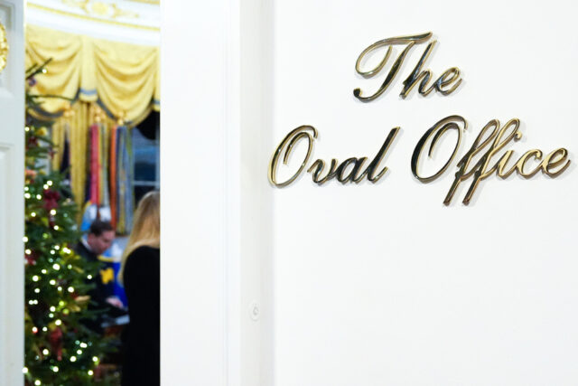 Trump dá o próximo passo na busca para transformar DC Detritos são vistos em uma parte praticamente demolida da Ala Leste da Casa Branca, quinta-feira, 23 de outubro de 2025, em Washington, antes da construção de um novo salão de baile. (Foto AP/Jacquelyn Martin)