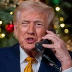 O presidente Donald Trump fala durante uma chamada do NORAD, Comando de Defesa Aeroespacial da América do Norte, Rastreia a Operação Papai Noel em seu clube Mar-a-Lago.