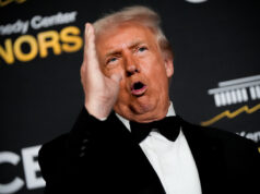 Trump diz que sua economia é perfeita, que se danem os fatos Trump diz que sua economia é perfeita, que se danem os fatos