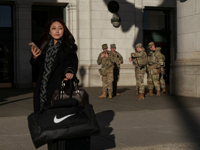 Trump diz que ‘retirará’ Guarda Nacional de Chicago, Los Angeles e Portland
