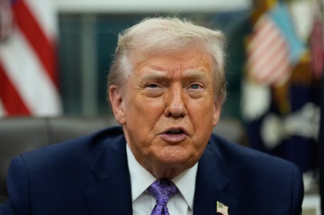 Trump emite nova ameaça contra os planos nucleares do Irã Trump emite nova ameaça contra os planos nucleares do Irã