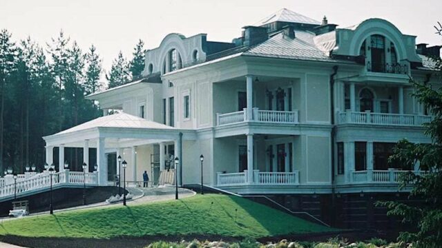 Trump 'muito irritado' depois que Putin acusa Ucrânia de ataque Putin em uma reunião com altos oficiais militares no Kremlin na segunda-feira.